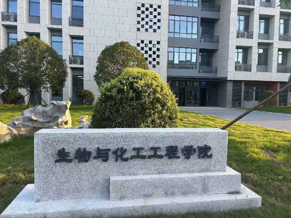 祥云县扬州职业大学体育场高杆灯项目
